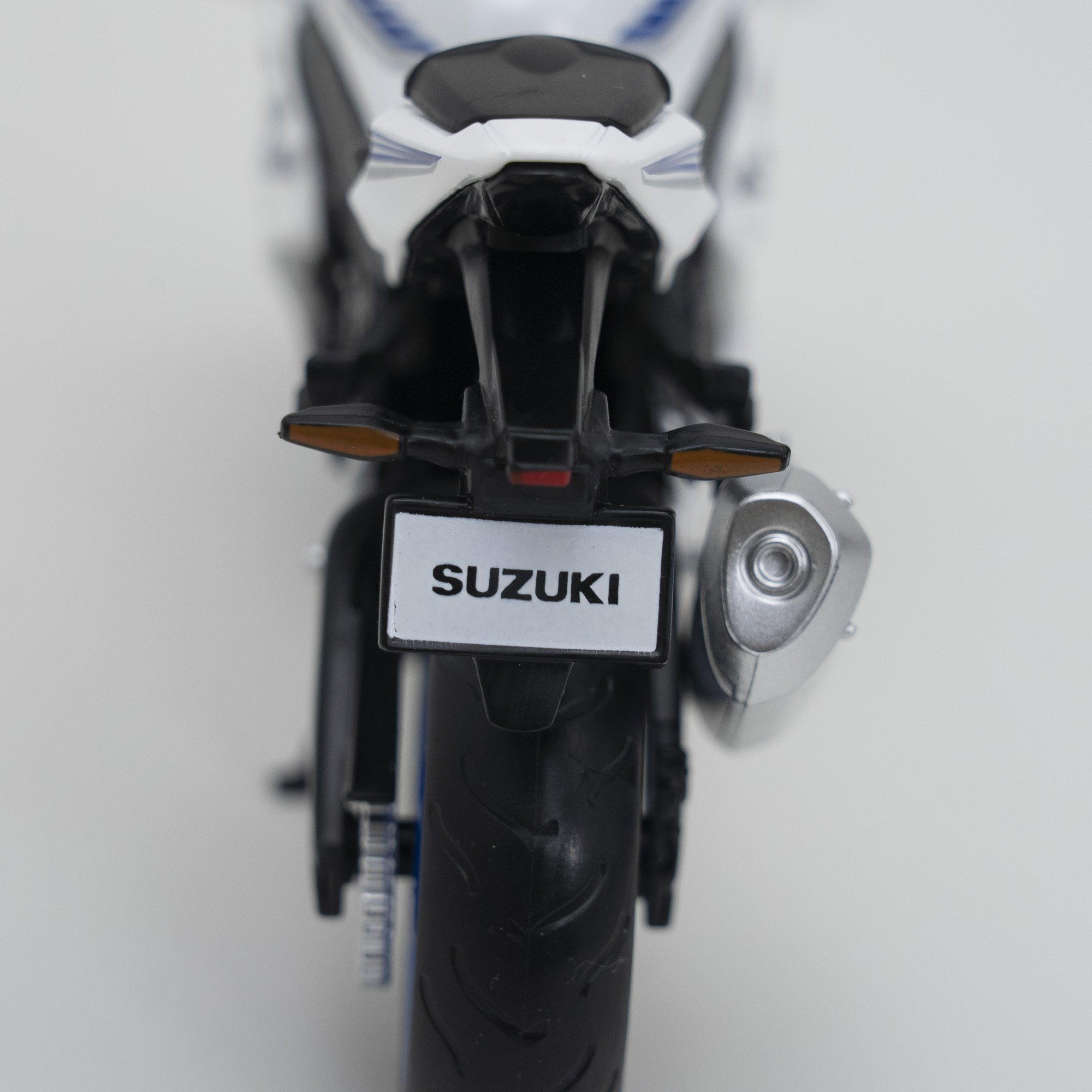 『人気オートバイモデル』1/12 SUZUKI　鈴木 GSX-R1000 オートバイ｜ショックアブソーバ機能があり·車輪は回転可能·ハンドルが左右回す可能·車体を忠実に再現|undefined