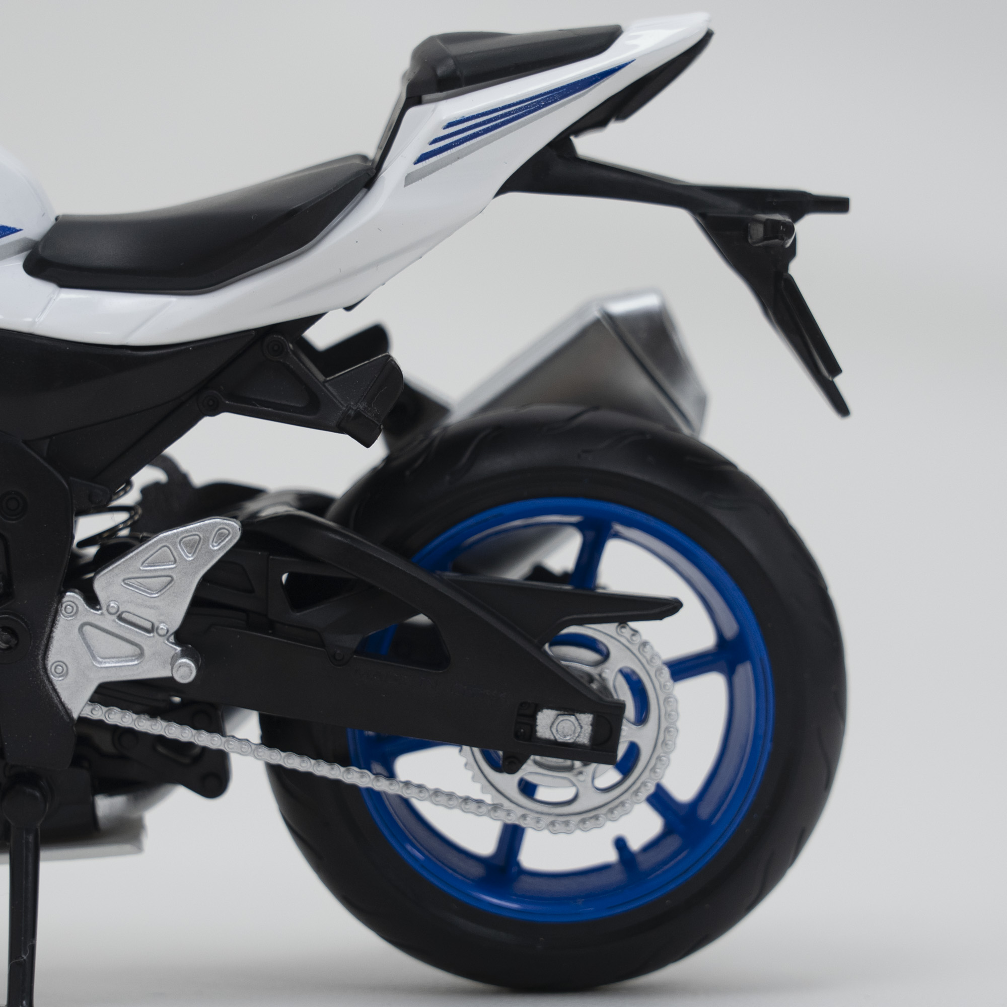 『人気オートバイモデル』1/12 SUZUKI　鈴木 GSX-R1000 オートバイ｜ショックアブソーバ機能があり·車輪は回転可能·ハンドルが左右回す可能·車体を忠実に再現|undefined