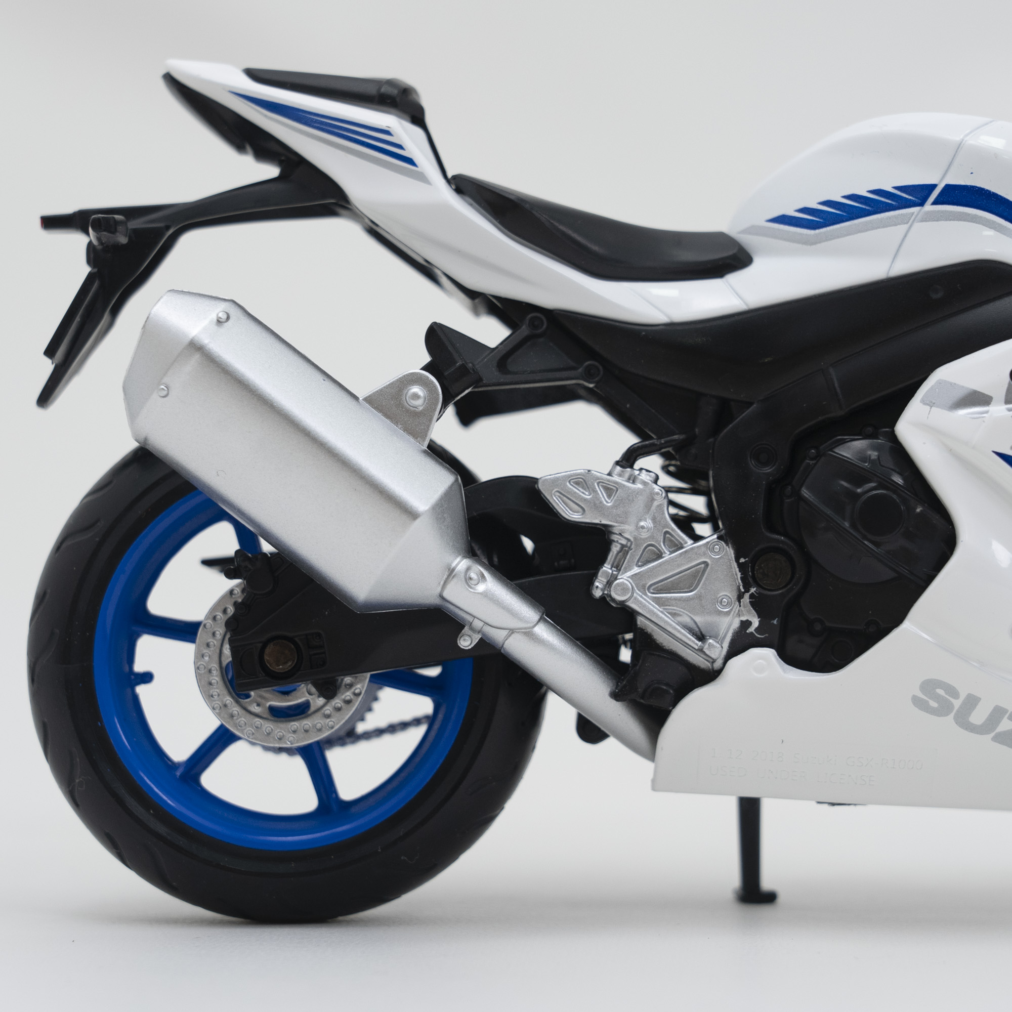 『人気オートバイモデル』1/12 SUZUKI　鈴木 GSX-R1000 オートバイ｜ショックアブソーバ機能があり·車輪は回転可能·ハンドルが左右回す可能·車体を忠実に再現|undefined