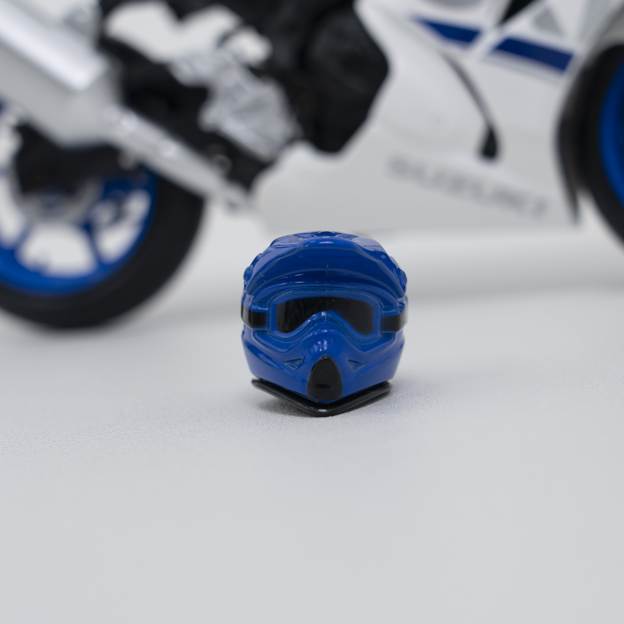 『人気オートバイモデル』1/12 SUZUKI　鈴木 GSX-R1000 オートバイ｜ショックアブソーバ機能があり·車輪は回転可能·ハンドルが左右回す可能·車体を忠実に再現|undefined