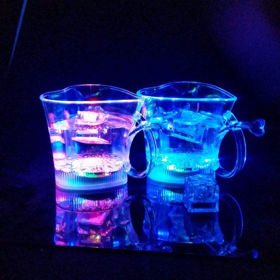 『水に触れると光る』発光コップ｜七色カップ・クリエイティブ・マジック・フラッシュカップ・変色する|undefined